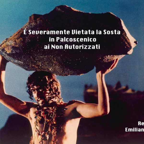 È severamente vietata la sosta in palcoscenico ai non autorizzati